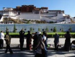 Tibetli anne kendini yaktı Tibetli anne kendini yaktı